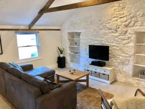The Loft - Bright apartment centre St Ives sleep 4